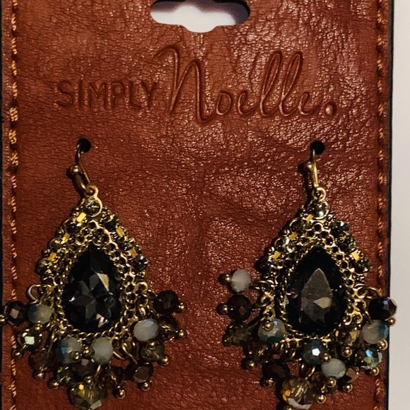 NWT Simply Noelle 2 piece earring/necklace set! - Picture 2 of 8